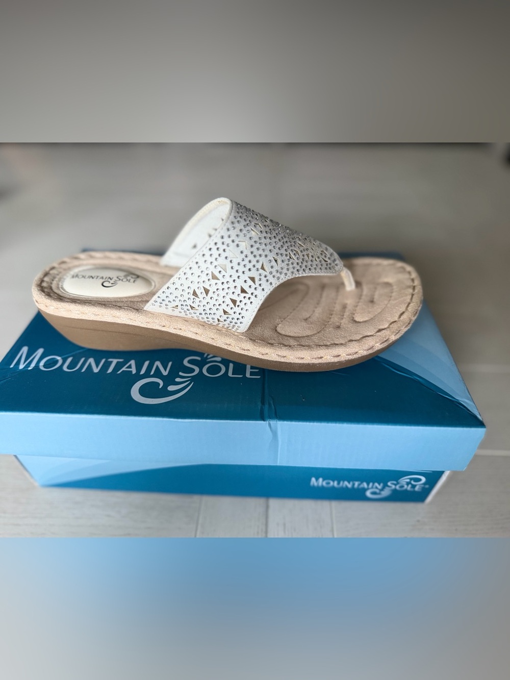 Mountain Sole Women's White Rhinestone Toe-Post Sandal